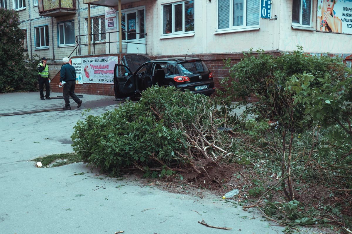 На улице Леся Курбаса Volkswagen сбил пешехода На улице Леся Курбаса Volkswagen сбил пешехода