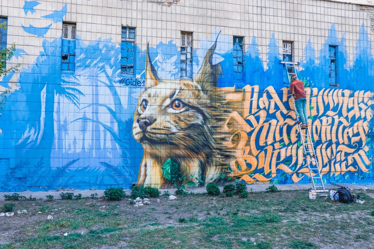 Работа над рисунком занимает до семи дней