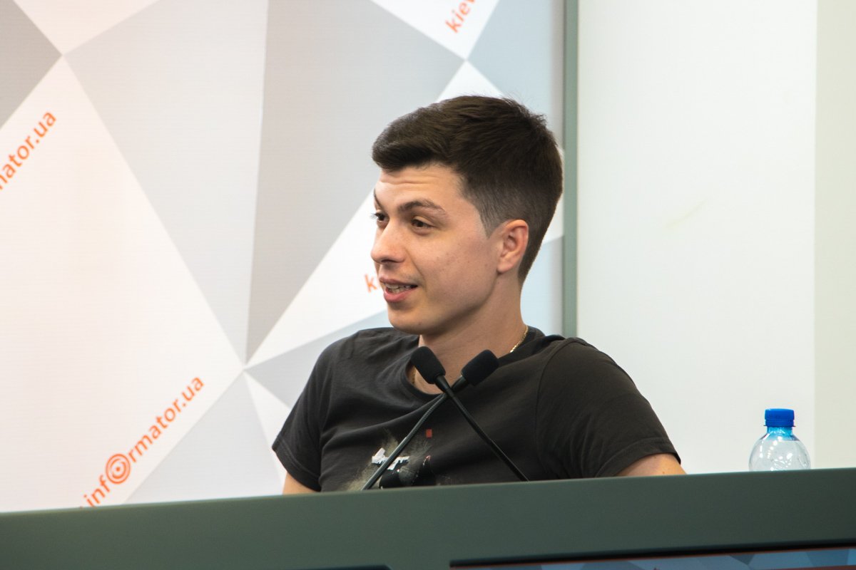 Сердца красавчиков заняты, но их любви хватит на всех поклонников Сердца красавчиков заняты, но их любви хватит на всех поклонников