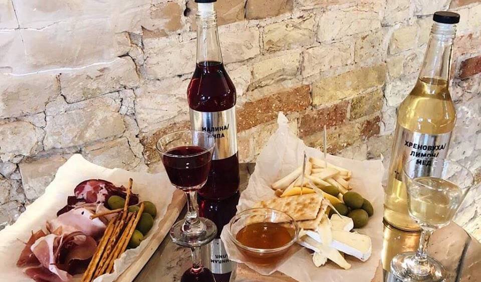 На Михайловской открылся Бар "Дрінкарня" с украинскими настойками 