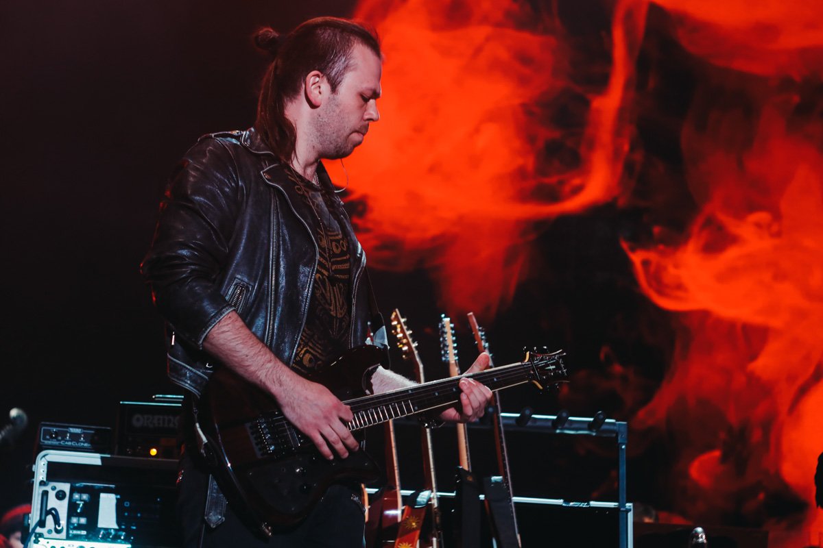 Сильная музыка воодушевляла 