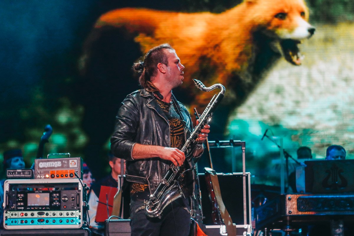 Никита Рубченко покорил всех игрой не только на гитаре, но и на саксофоне 