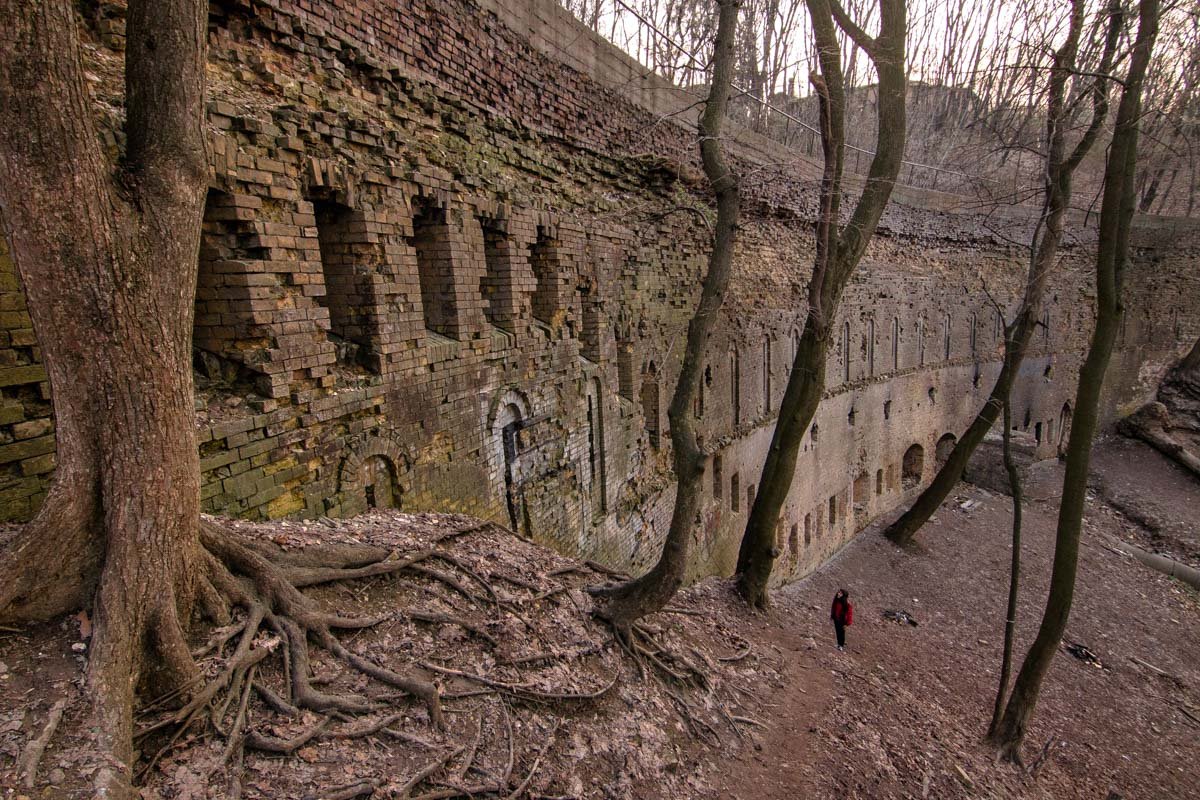 Нижняя стена впечатляет до сих пор