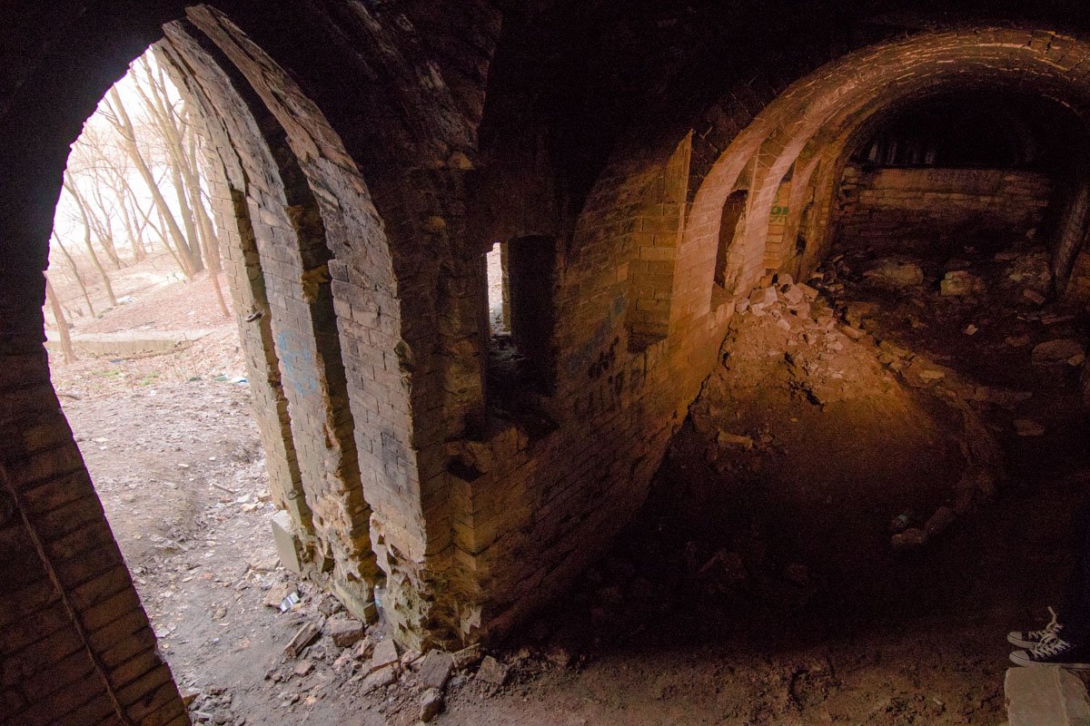 Своды на удивление крепкие