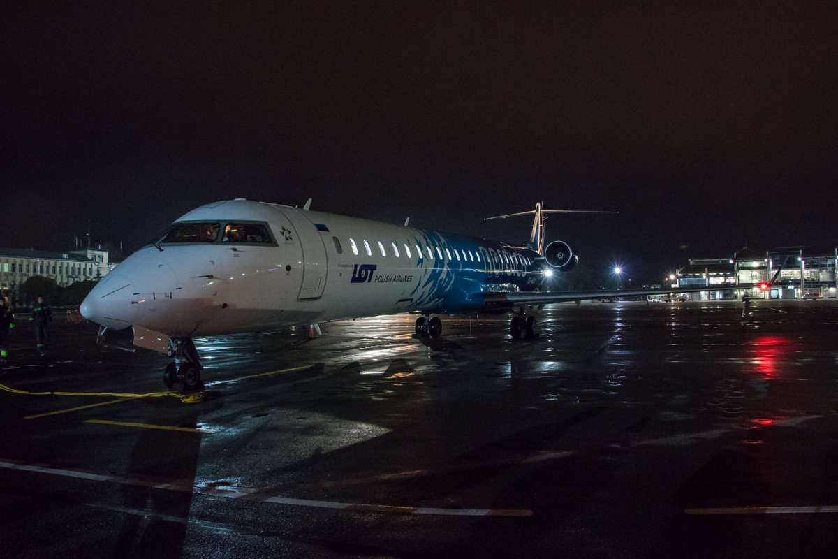 Самолет приблизился к журналистам Самолет приблизился к журналистам