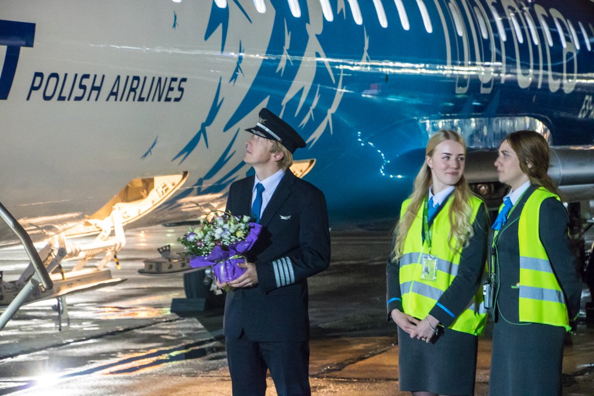 Пилотам вручили цветы Пилотам вручили цветы