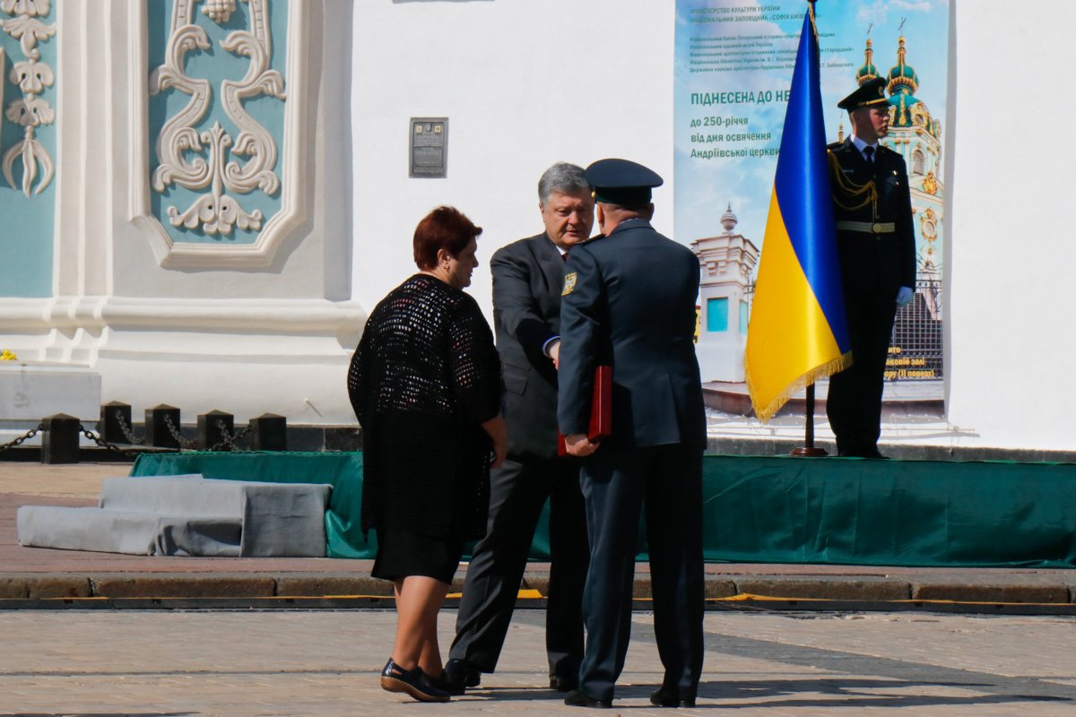 Петр Порошенко удостоил звания героя Украины пограничника Евгений Пикуса посмертно