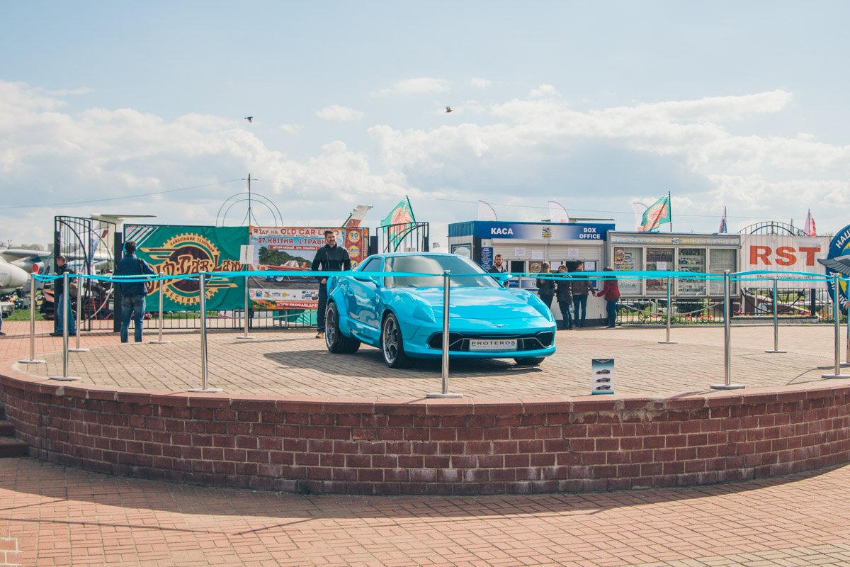 27 апреля на территории музея авиации открылась выставка-фестиваль Old Car Land