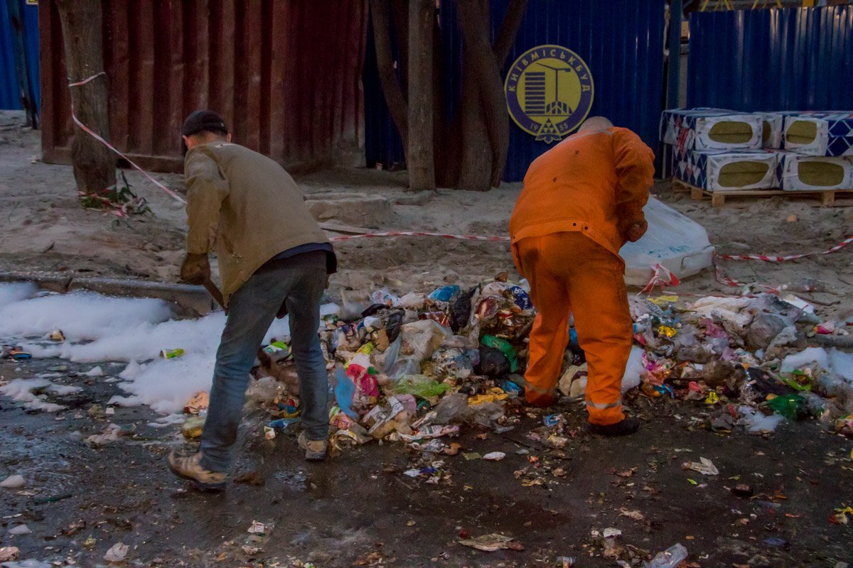 Они начали взрываться, когда отходы забирал мусоровоз