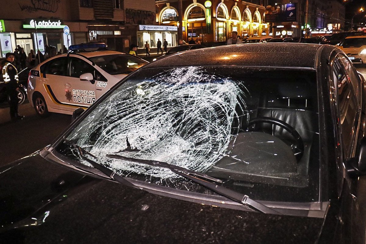 Mitsubishi Galant сбил нарушителя Mitsubishi Galant сбил нарушителя