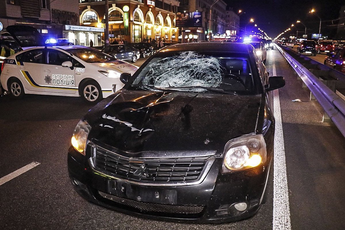 Mitsubishi Galant сбил нарушителя Mitsubishi Galant сбил нарушителя