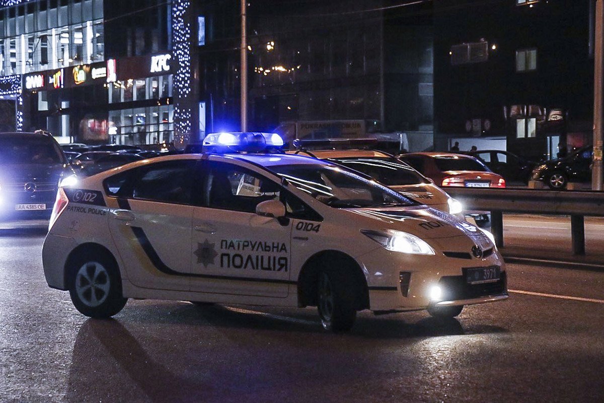 На месте работали 2 экипажа патрульной полиции На месте работали 2 экипажа патрульной полиции