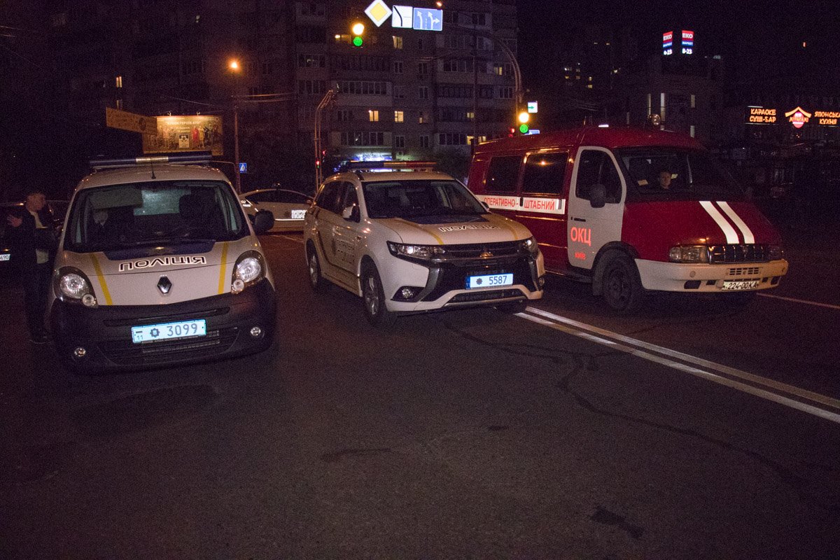 По словам полиции, вызов о взрывы в автомобиле Chevrolet Lacetti поступил в 22:20