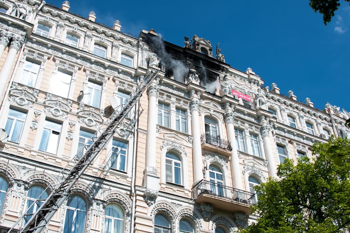 Пожар начался на 6 этаже Пожар начался на 6 этаже