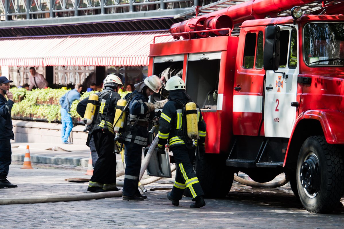 Пожар возник в двухуровневой квартире со сложным планированием. Пожар возник в двухуровневой квартире со сложным планированием.
