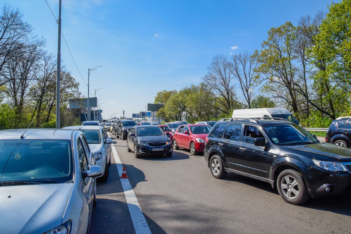 Из-за ДТП образовалась огромная пробка Из-за ДТП образовалась огромная пробка
