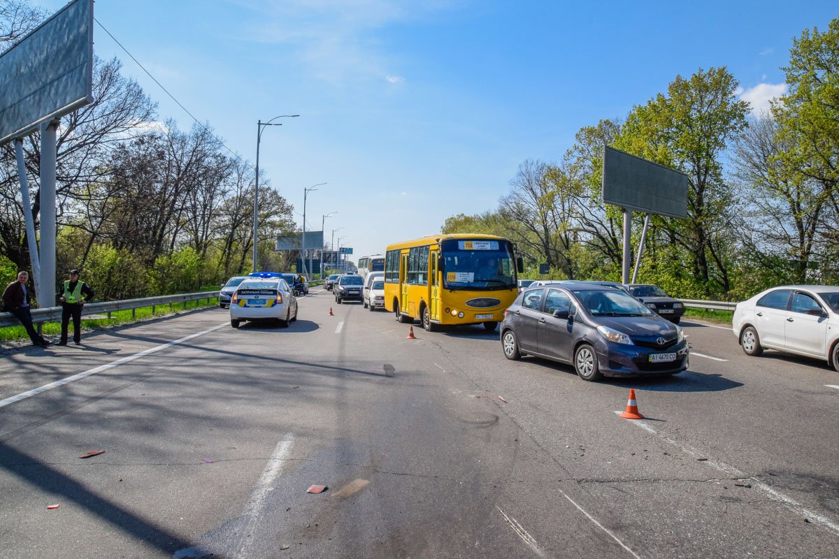 Движение было организовано по двум полосам Движение было организовано по двум полосам