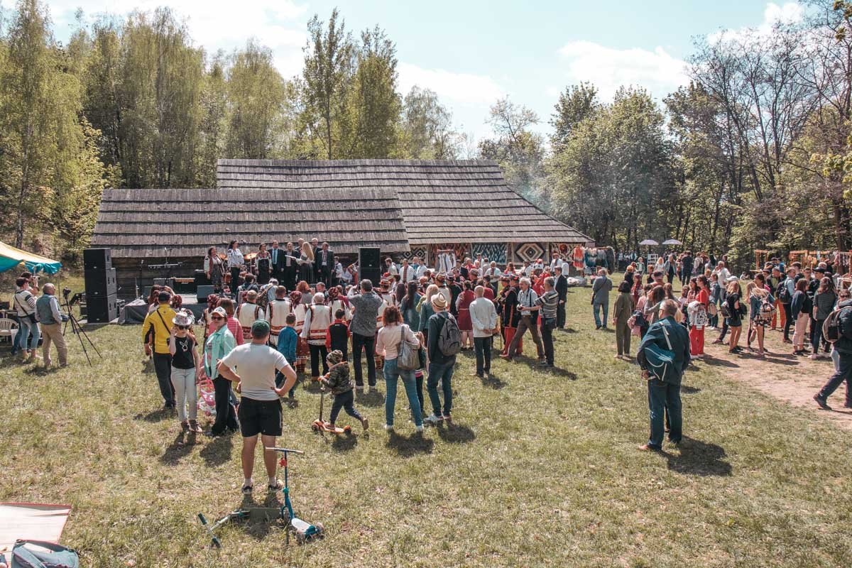 Посетители феста полностью окунулись в атмосферу карпатских гор Посетители феста полностью окунулись в атмосферу карпатских гор