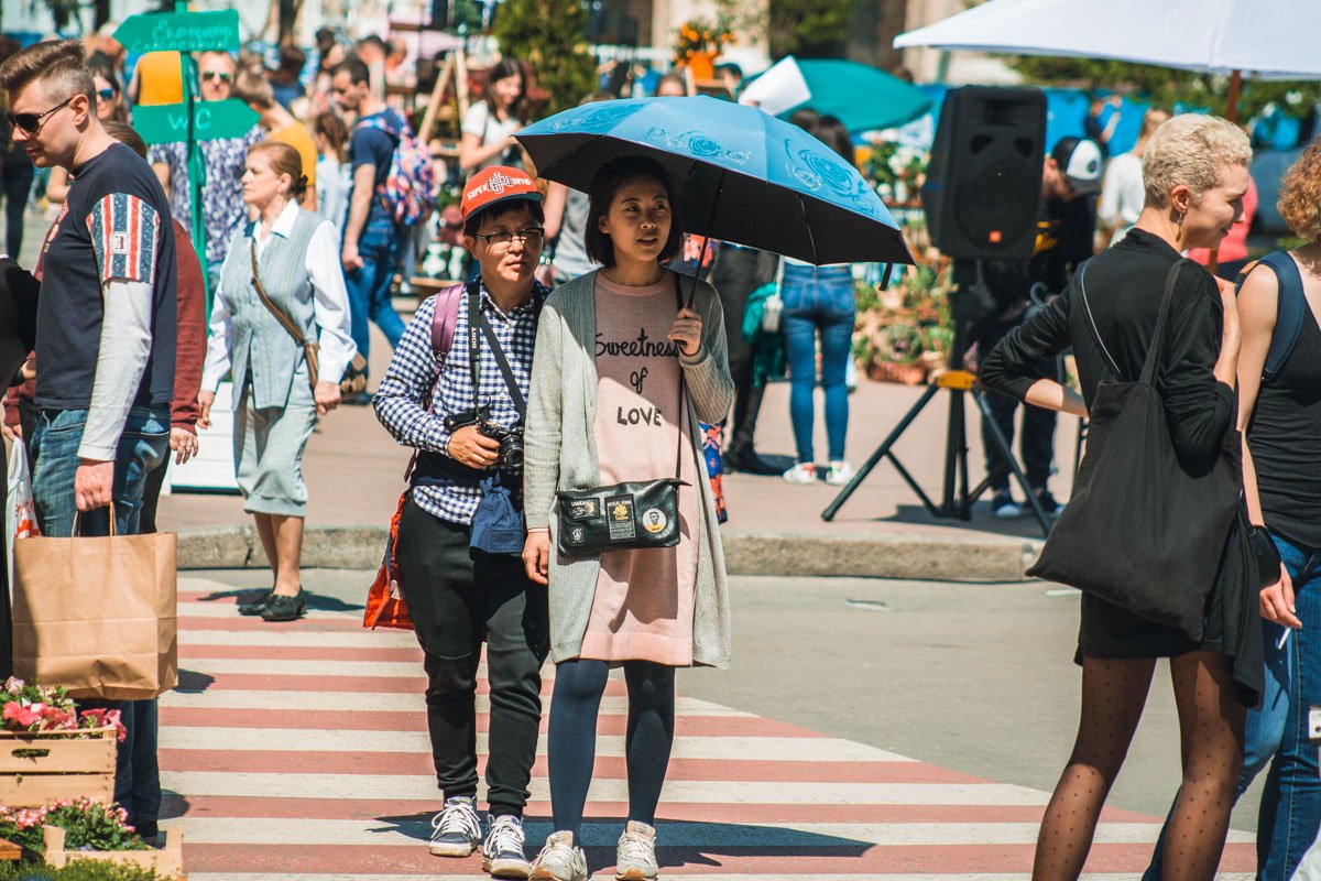 От сумасшедшего солнца спасает только зонт От сумасшедшего солнца спасает только зонт