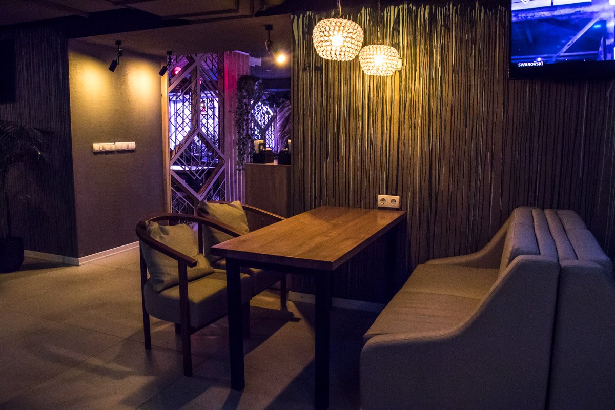 Есть специальные лаунж-пространства для расслабления 