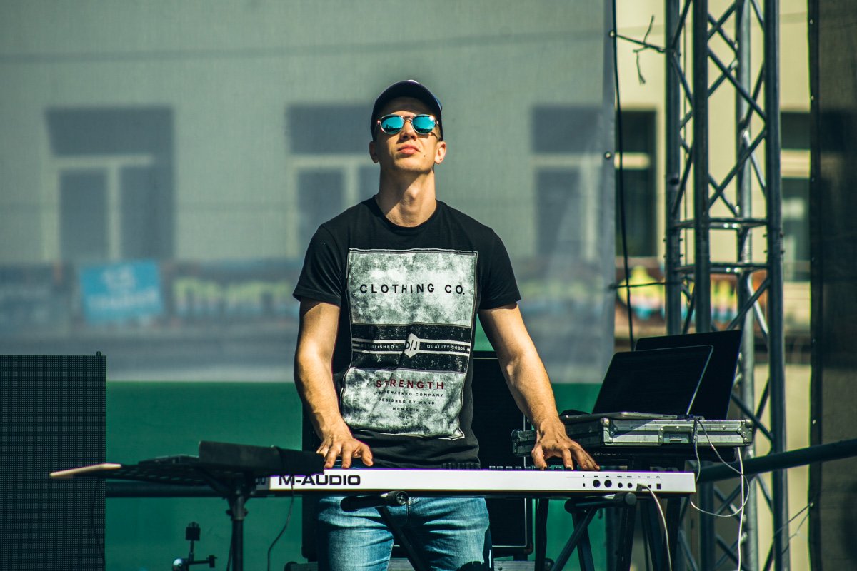 Атмосферу веселья создавала, конечно же, музыка Атмосферу веселья создавала, конечно же, музыка