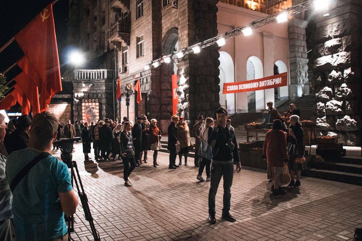 На главной улице столицы собрались до 100 актеров