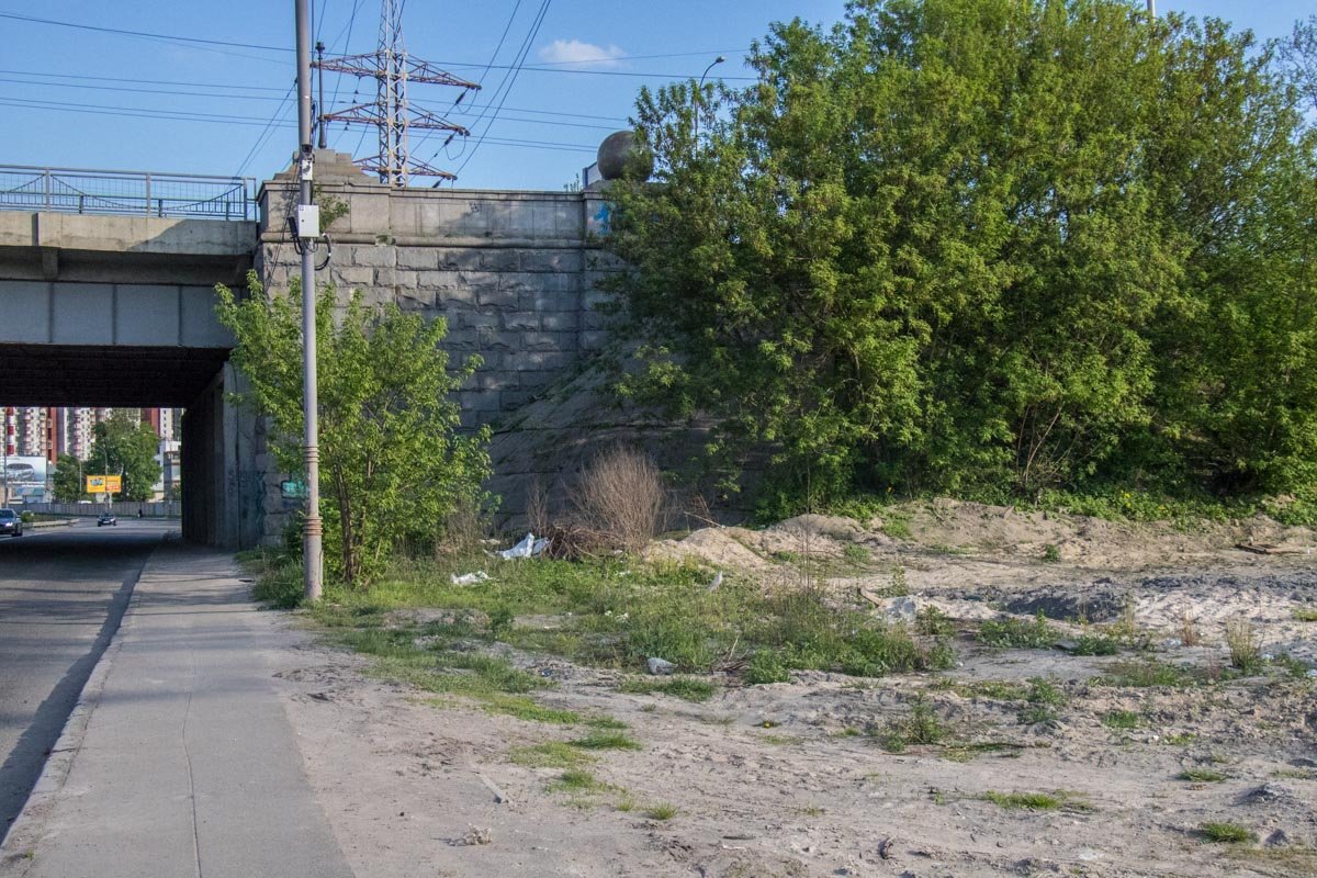 Что уберут сорняки и мусор, мы тоже надеемся Что уберут сорняки и мусор, мы тоже надеемся