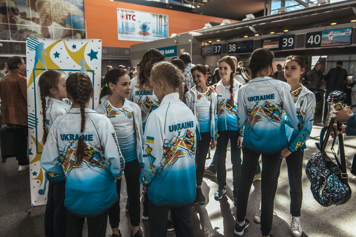 В Киеве в аэропорту "Борисполь" Сергей Бубка провел юных спортсменов в Марокко 4