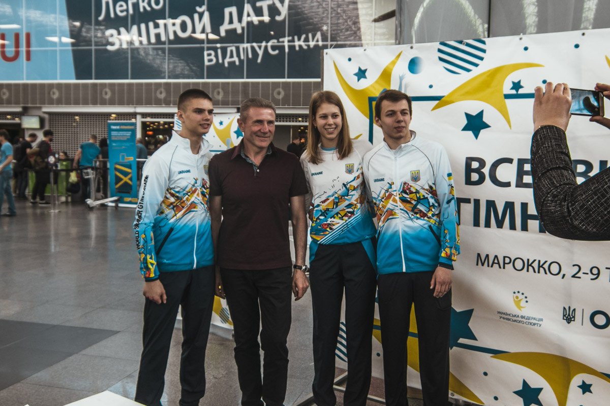 Члены сборной с удовольствием фотографировались с президентом Национального олимпийского комитета