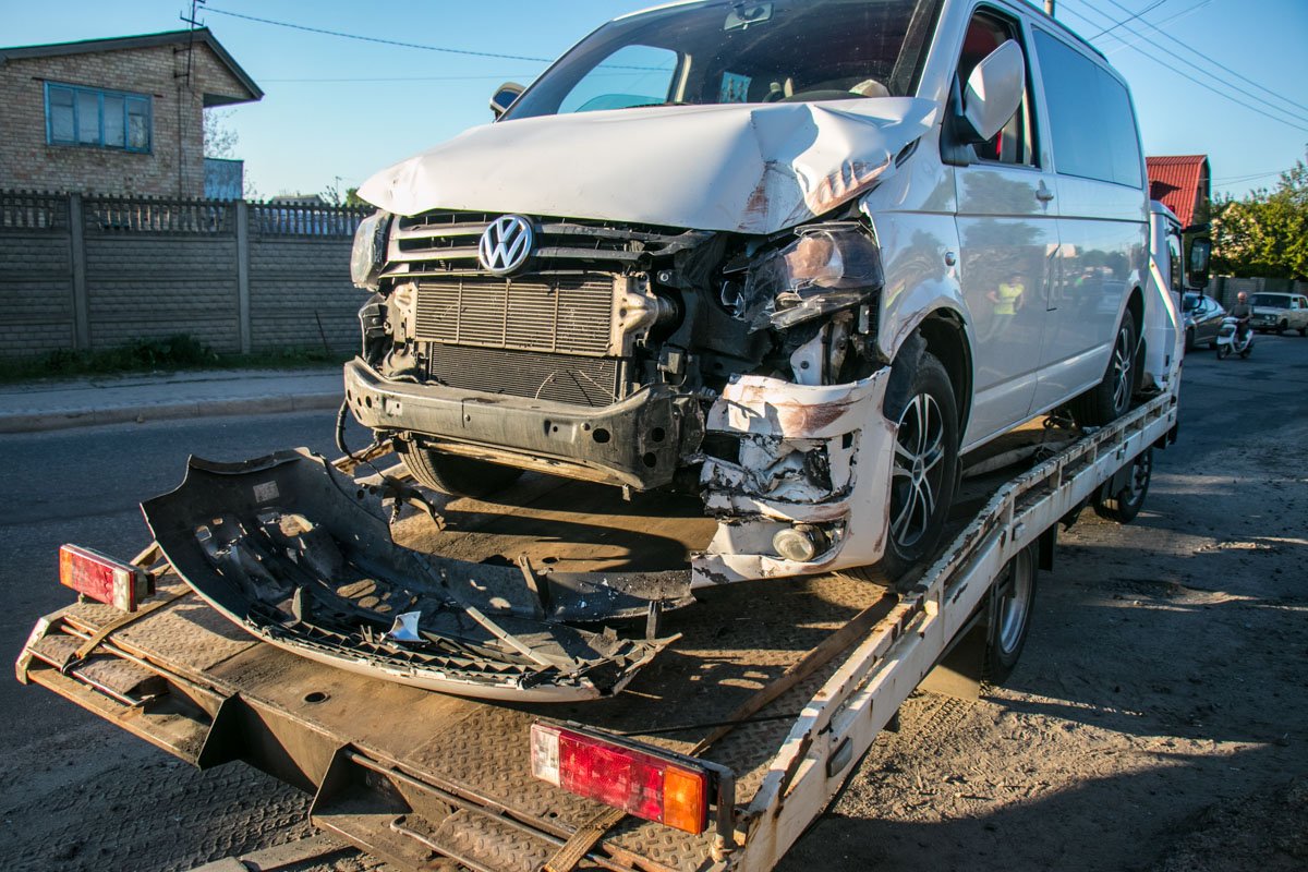 В Volkswagen находились около 6 пассажиров В Volkswagen находились около 6 пассажиров