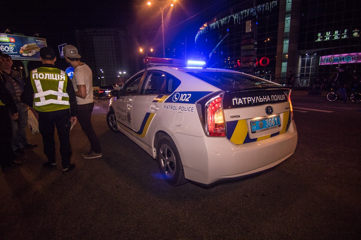 Возле ТРЦ "Комод", около станции метро "Левобережная", произошло ДТП