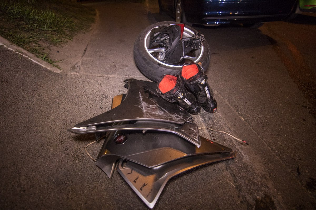 У него оторвалось заднее колесо