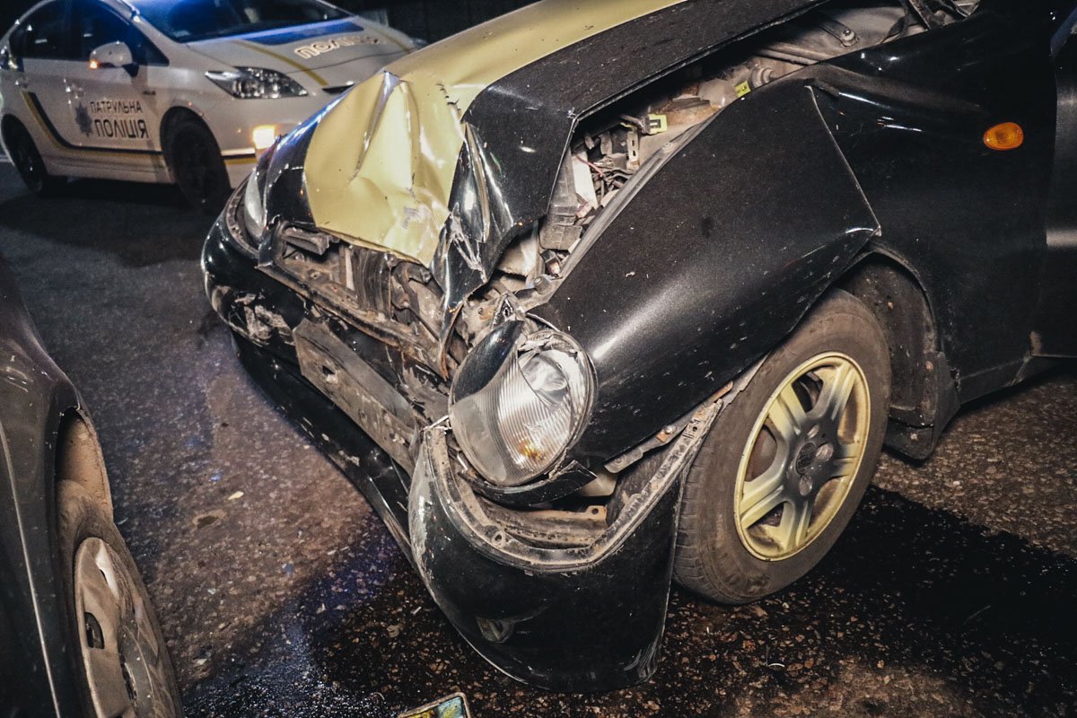 Столкнулись BMW, Lanos и Volkswagen Polo Столкнулись BMW, Lanos и Volkswagen Polo