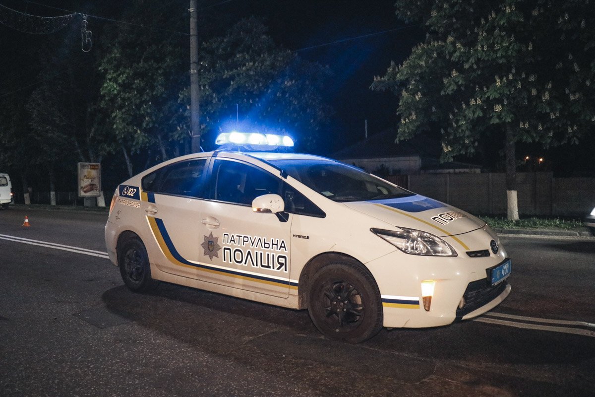 На месте работает патрульная полиция и следственно-оперативная группа На месте работает патрульная полиция и следственно-оперативная группа