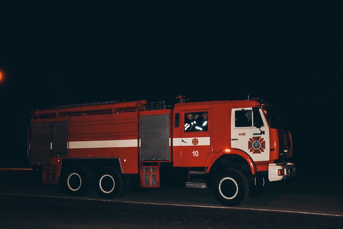 Сотрудники ГСЧС обесточили автомобиль