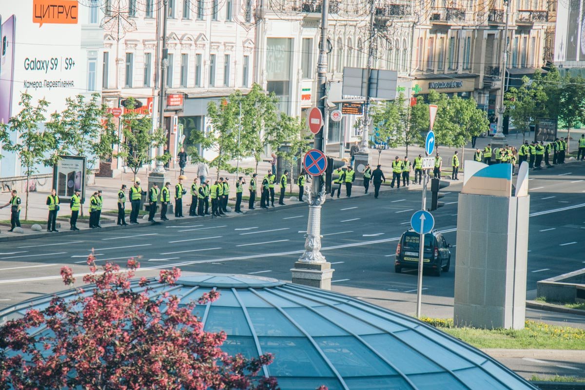 В центр Киева стянули сотни силовиков 15