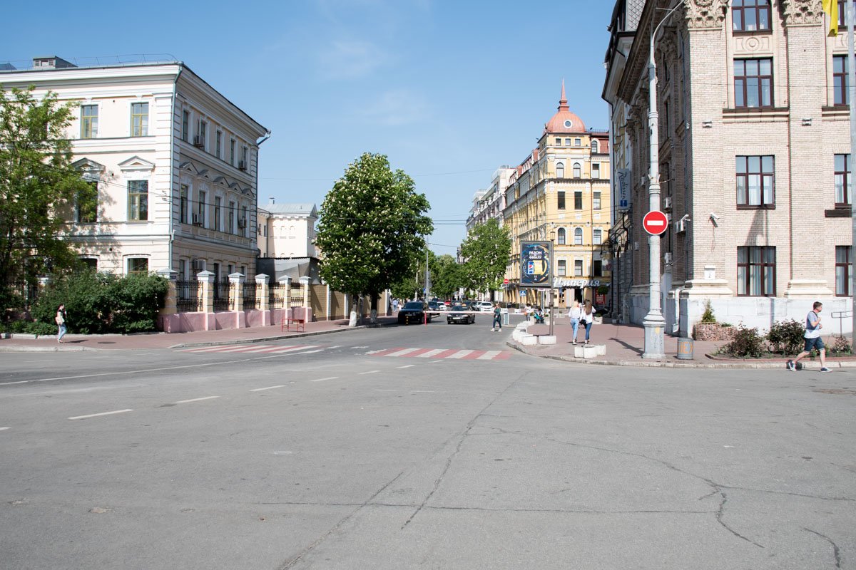 Шлагбаумом перекрыли проезд на улицу Ильинскую Шлагбаумом перекрыли проезд на улицу Ильинскую