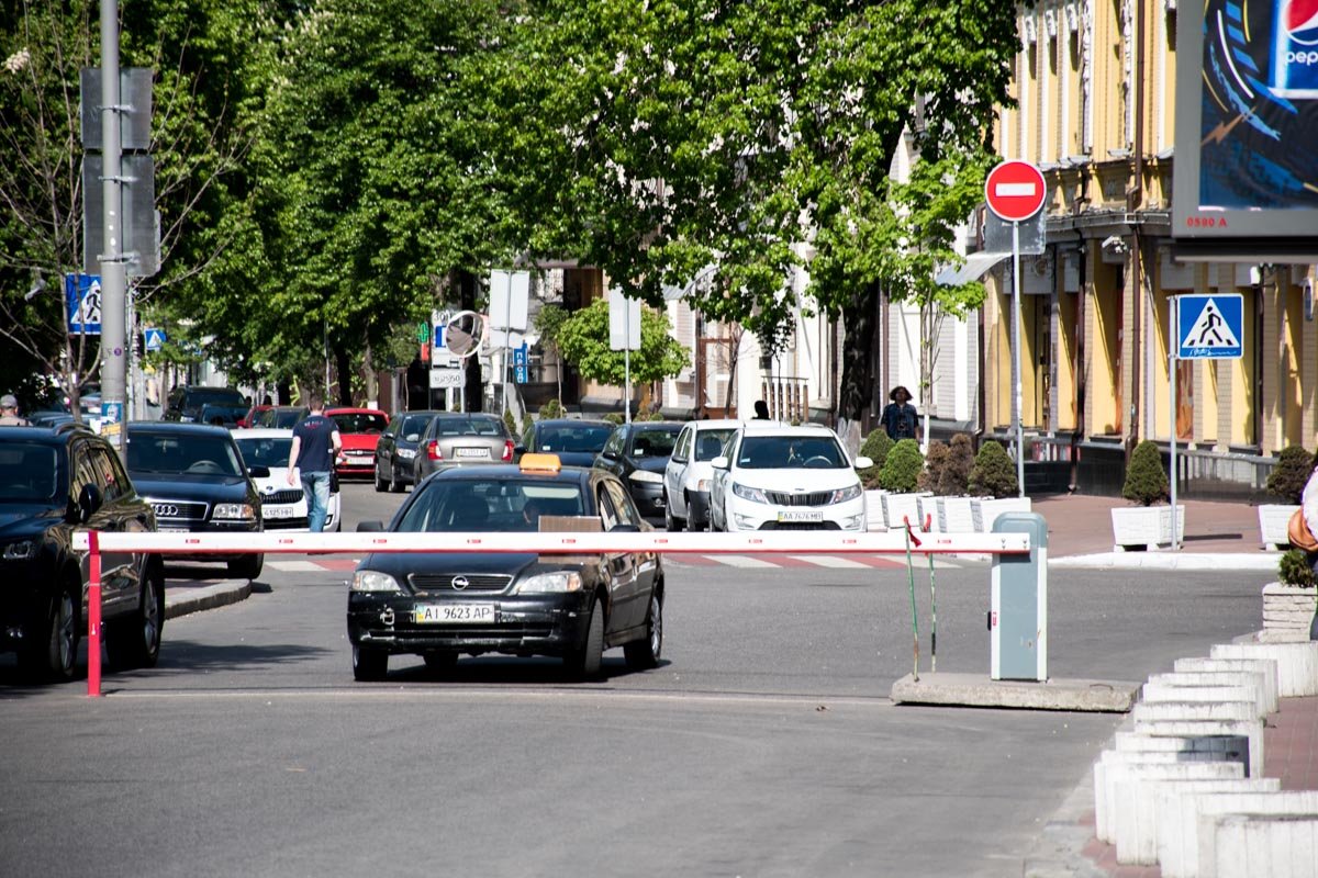 Проезд с Контактовой площади на улицу Ильинскую Проезд с Контактовой площади на улицу Ильинскую