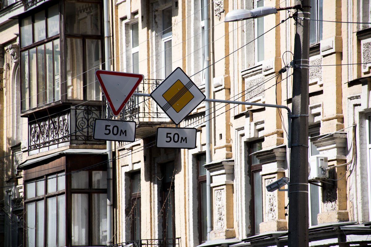 Транспорт, который двигался перед Киево-Могилянской академией будет двигаться по улице Волошской Транспорт, который двигался перед Киево-Могилянской академией будет двигаться по улице Волошской