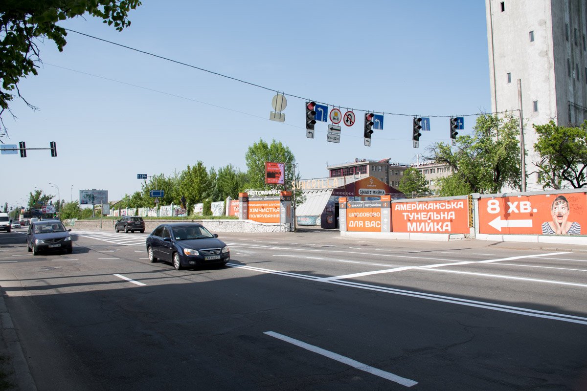 На улице Набережно-Крещатицкой перенесли левый поворот на Подол с улицы Спасской на улицу Хорива На улице Набережно-Крещатицкой перенесли левый поворот на Подол с улицы Спасской на улицу Хорива