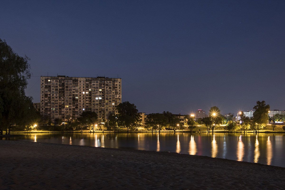 Любой водоем прекрасен ночью, а озеро Тельбин не стало исключением