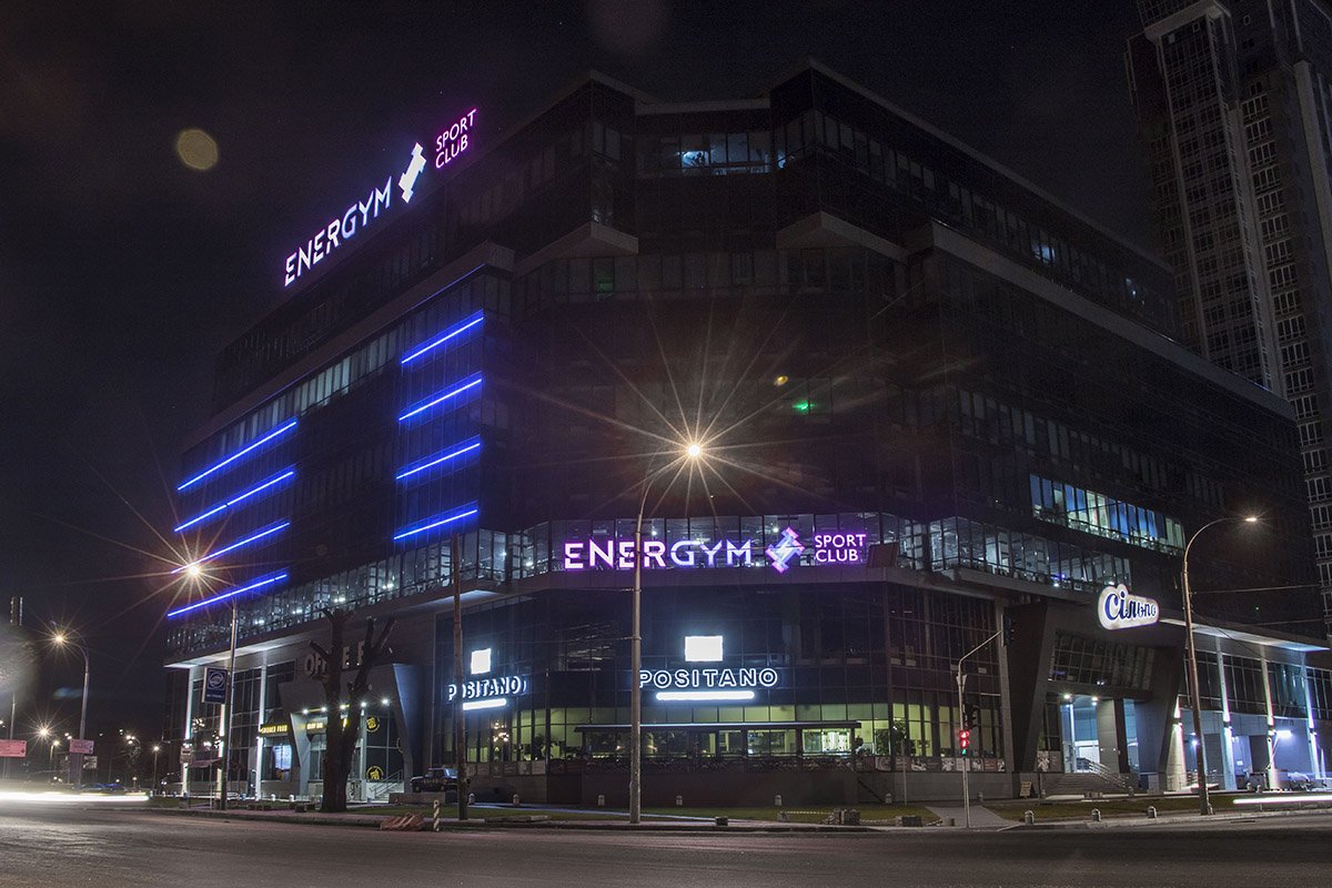 Закрытый ТЦ Silver Breeze без посетителей