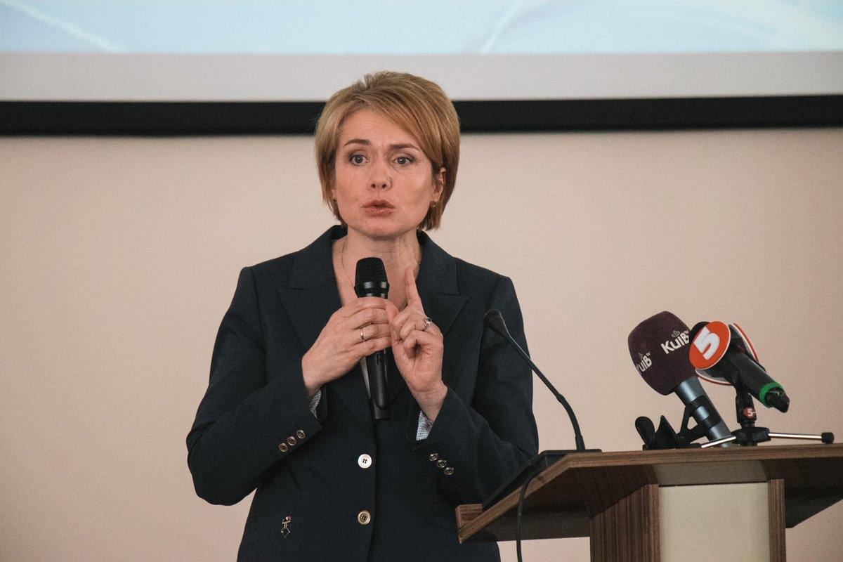 Поздравить полярников с успешным окончанием экспедиции пришла министр образования и науки Лилия Гриневич