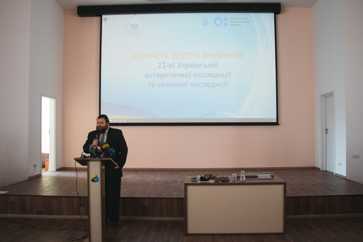 Полярники показали первое видео с арктической станции «Академик Вернадский» с высоты птичьего полета