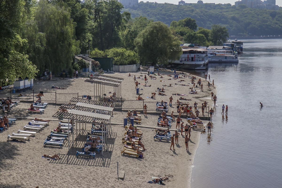 Людей на Гидропарке уже немало и - и это только 2 мая!
