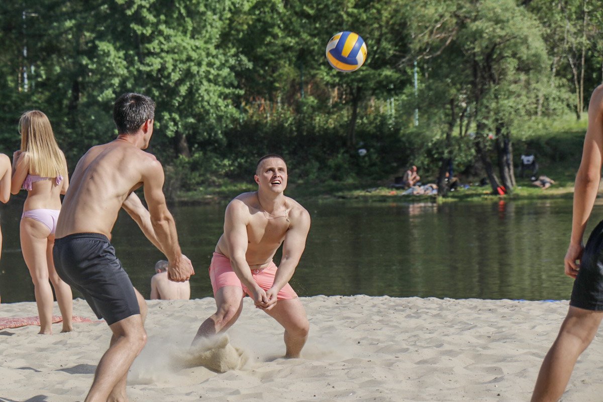 Столичный Аполлон принимает подачу