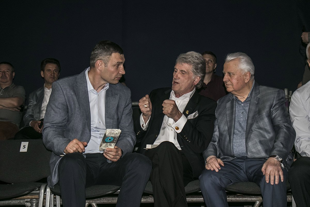 Президенты Украины Виктор Ющенко и Леонид Кравчук настроены по-спортивному Президенты Украины Виктор Ющенко и Леонид Кравчук настроены по-спортивному