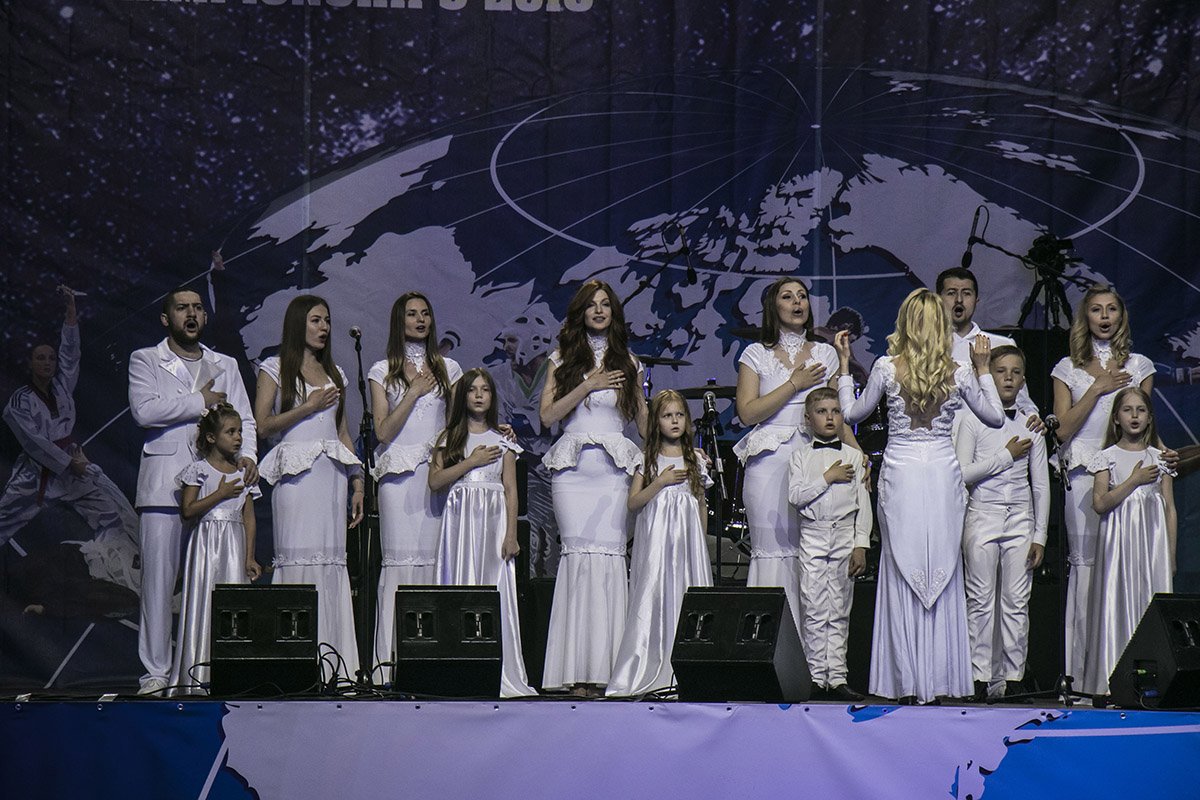 Эстрадный хор Alice White под руководством дерижера Алисы Свешниковой исполнили Гимн Украины Эстрадный хор Alice White под руководством дерижера Алисы Свешниковой исполнили Гимн Украины