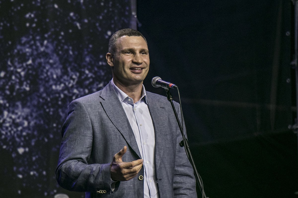 Виталий Кличко говорил торжественную речь на двух языках Виталий Кличко говорил торжественную речь на двух языках