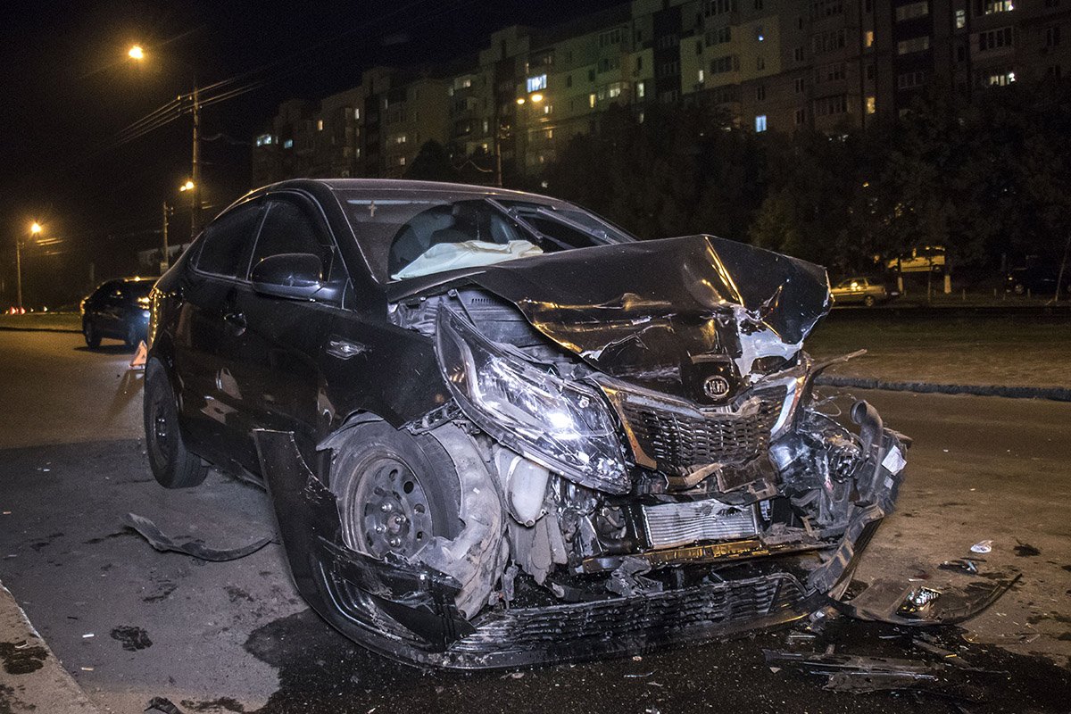 Перед авто полностью разбит, но лобовое стекло осталось целым